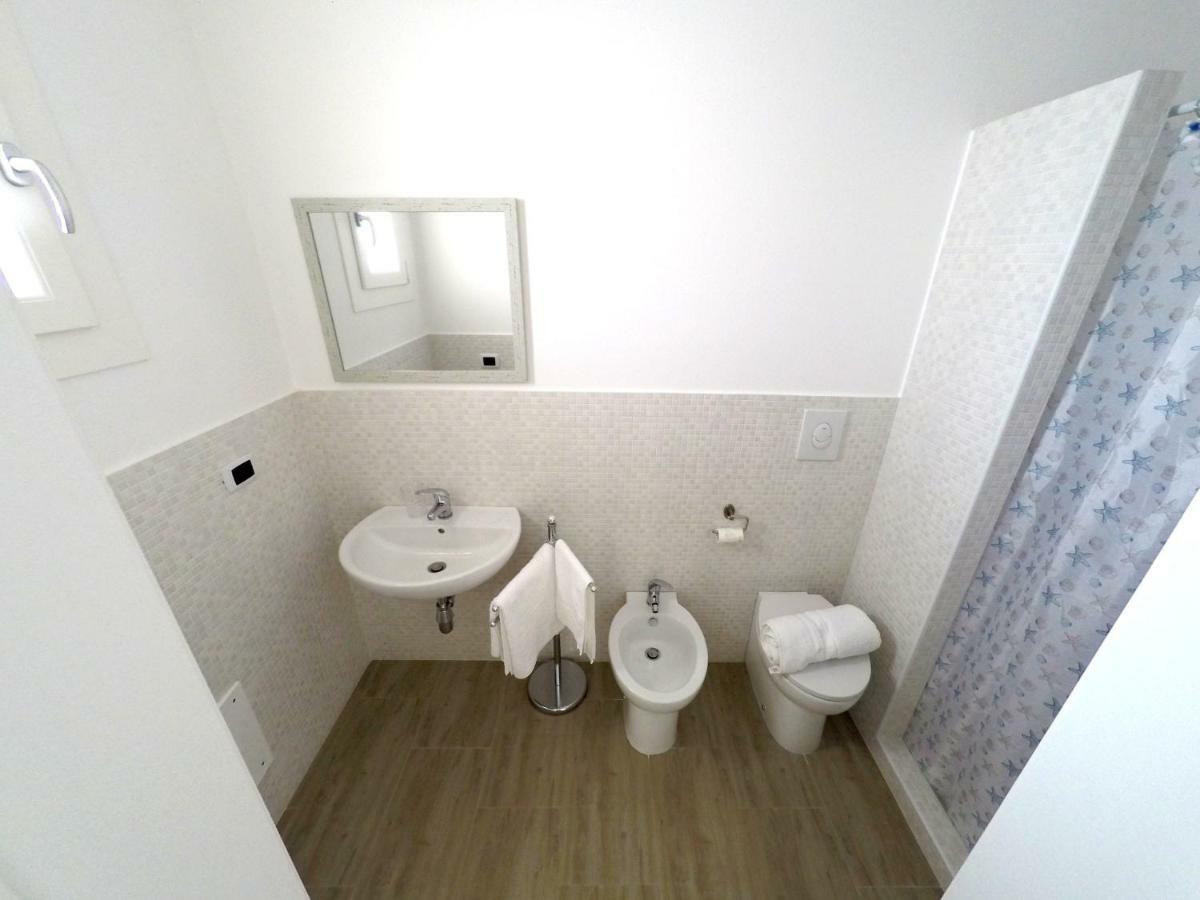 Отель Casa Vacanze Coralloholiday Торре-Лапилло Экстерьер фото