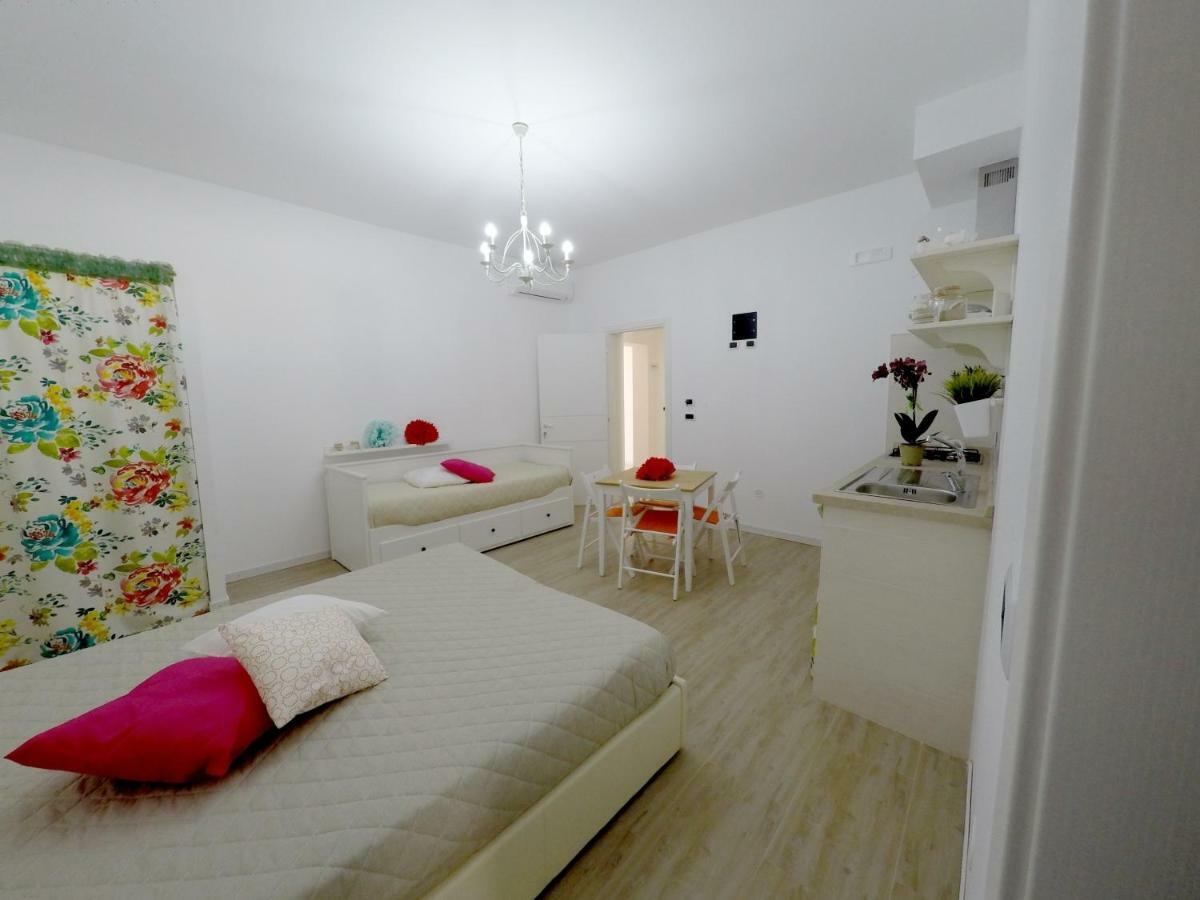 Отель Casa Vacanze Coralloholiday Торре-Лапилло Экстерьер фото