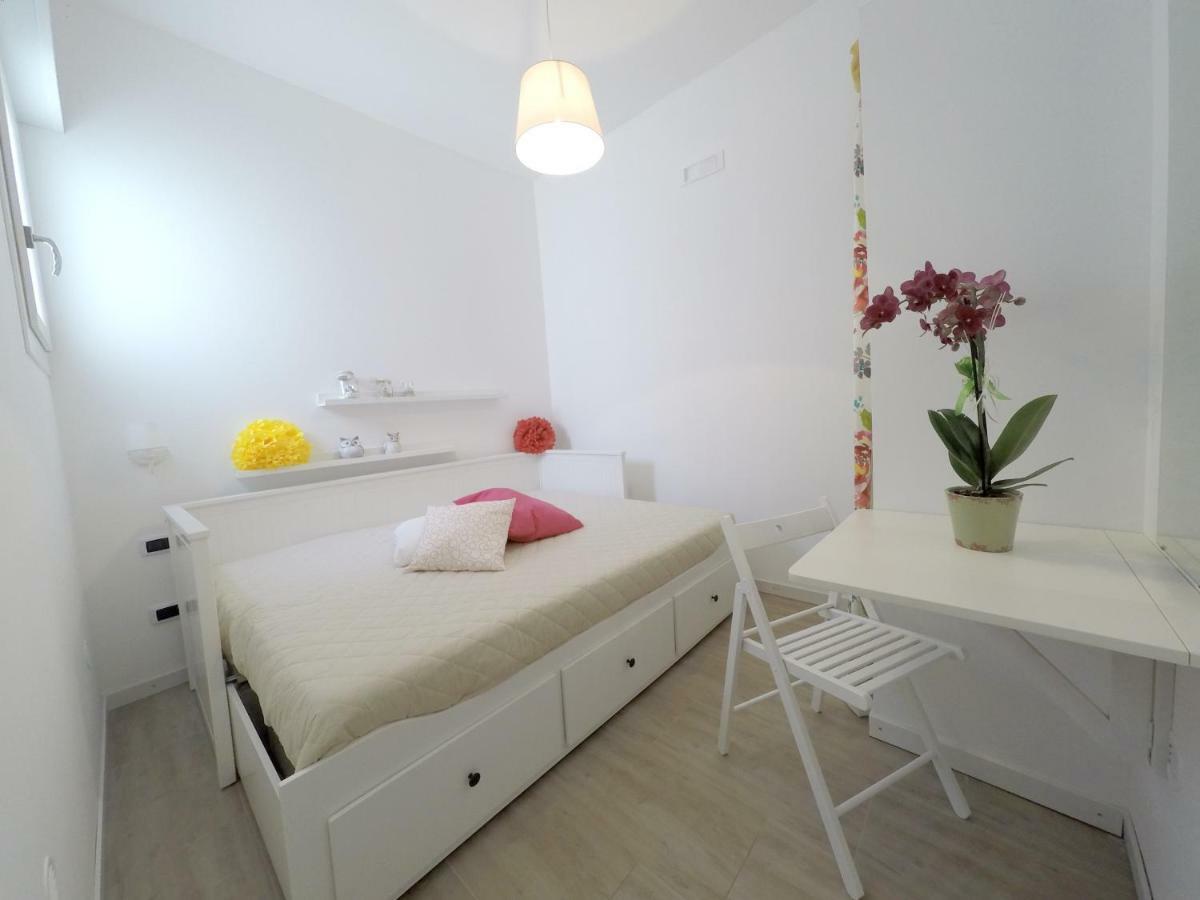 Отель Casa Vacanze Coralloholiday Торре-Лапилло Экстерьер фото