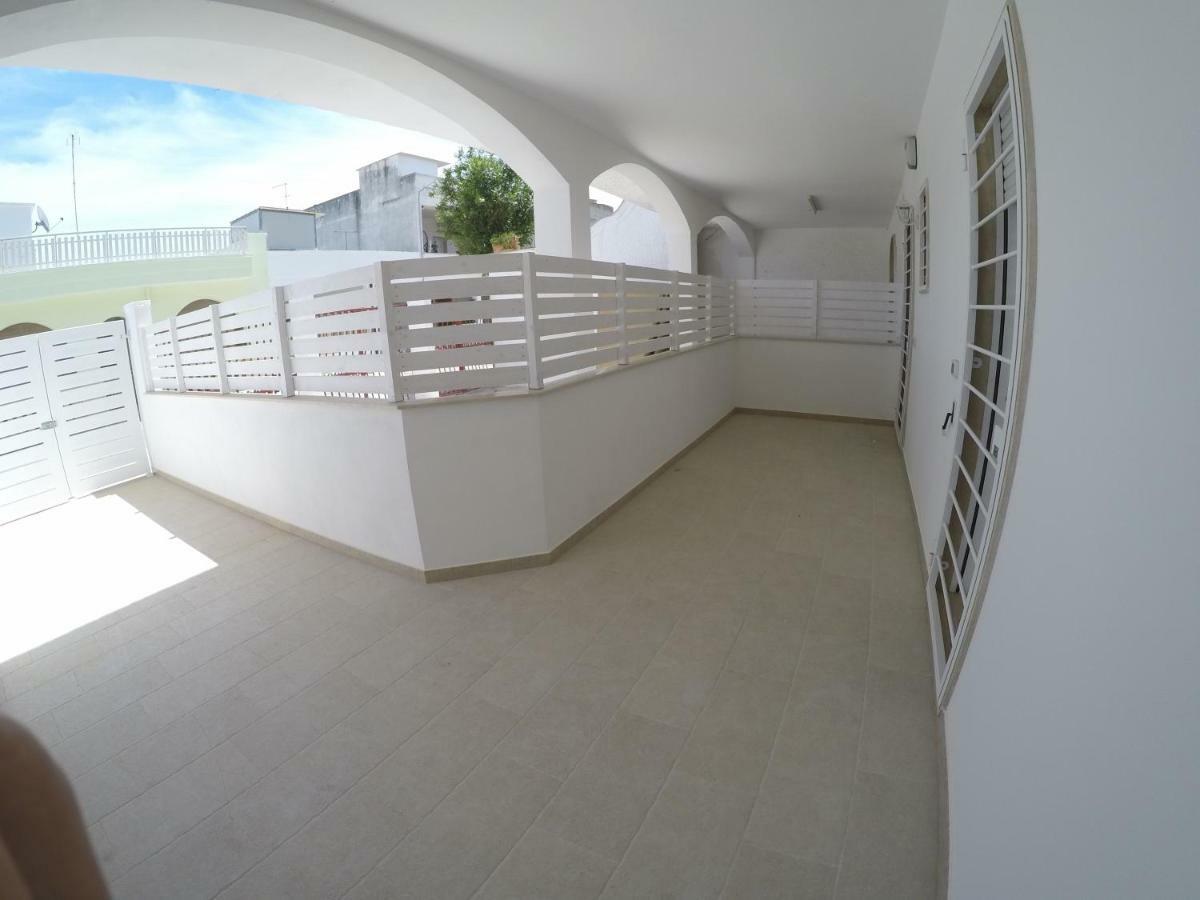 Отель Casa Vacanze Coralloholiday Торре-Лапилло Экстерьер фото