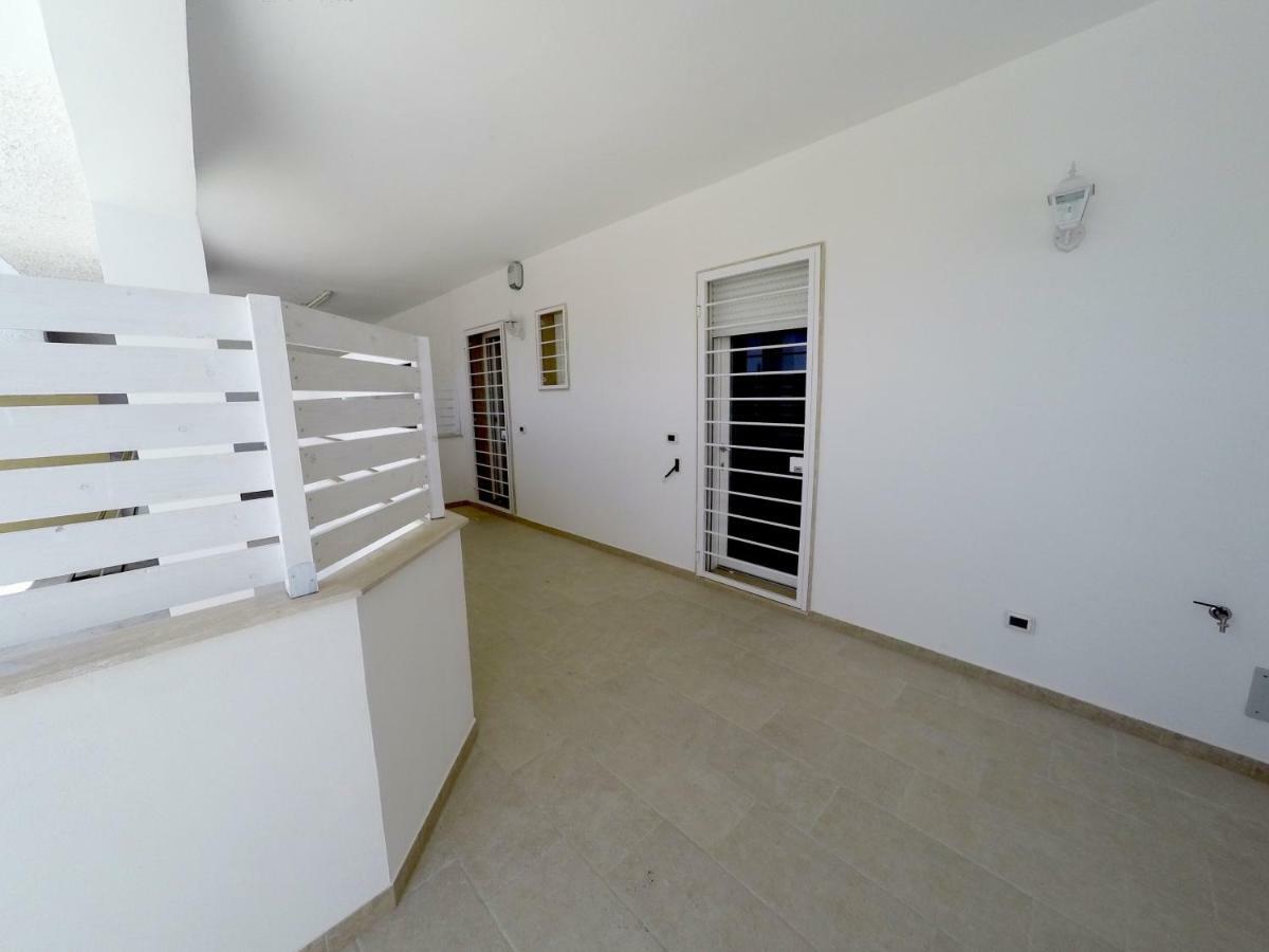 Отель Casa Vacanze Coralloholiday Торре-Лапилло Экстерьер фото