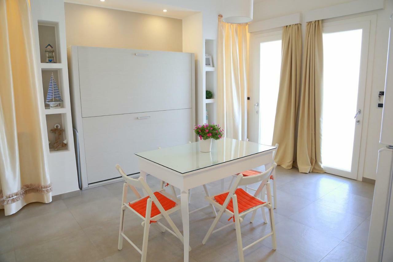 Отель Casa Vacanze Coralloholiday Торре-Лапилло Экстерьер фото